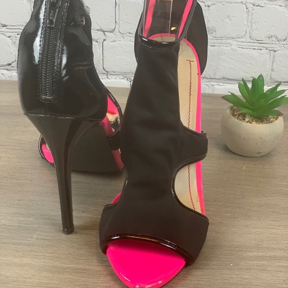 BCBG BLACK AND HOT PINK HEELS!!! - Picture 5 of 5